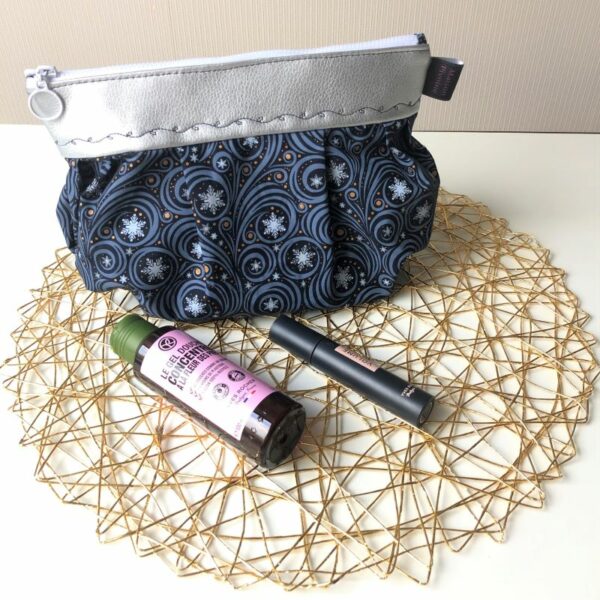 Trousse de toilette et ses produits de beauté