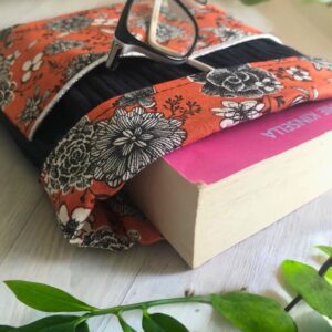 pochette à livre velours noir et coton fleuri noir et saumon