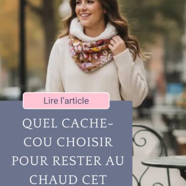 Femme souriante portant un snood artisanal fleuri en extérieur