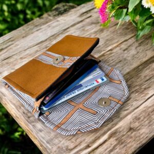 Porte-cartes homme avec fermeture aimanté dans les teintes de marron claire