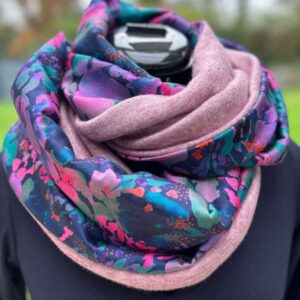 Cache-cou rose viscose aspect soie et maille douce et chaude. Fabriquée à Quimperlé