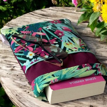 housse de livre au motif floral vert et rose foncé