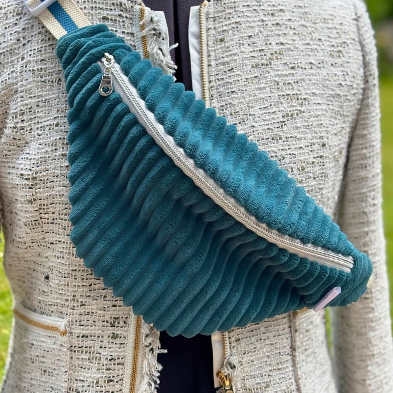 sac banane en velours côtelé bleu - Fait main en France - Maison Pivoine