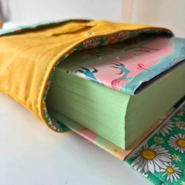 pochette pour livre pour librairie momie romance à Grenoble fait à la main en Bretagne dans l'atelier Maison Pivoine