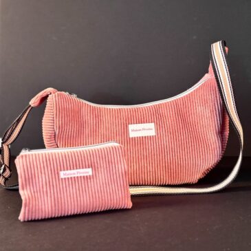 sac demi lune velours cotele rose et son porte monnaie assorti réalisée par maison pivoine