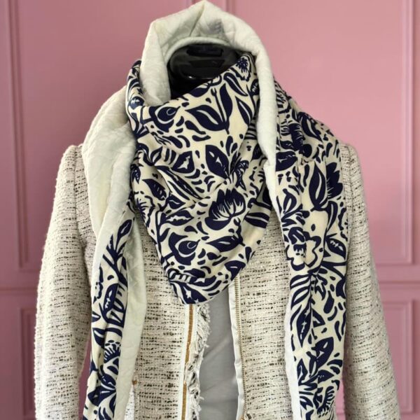 Écharpe chèche réversible femme, style élégant et confortable, confection artisanale en Bretagne.