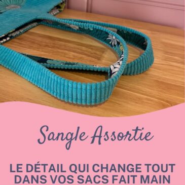 Sangle assortie cousue main sur sac artisanal bleu et floral. Un détail couture élégant qui transforme vos sacs faits main en créations uniques.