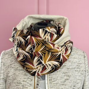 Snood femme réversible en viscose, double tour avec motifs graphiques colorés, accessoire artisanal Maison Pivoine.