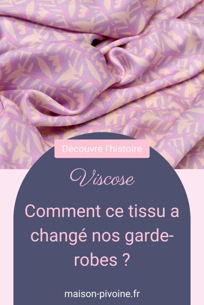 viscose-tissu-soyeux Gros plan sur un tissu en viscose rose et lilas aux plis soyeux, avec le texte “Découvre l’histoire – Viscose : comment ce tissu a changé nos garde-robes